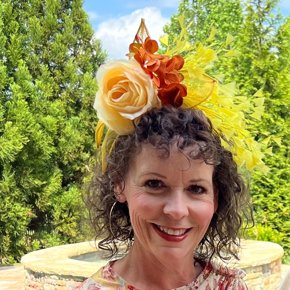 Fascinator yellow feathers, cream and rust flowers